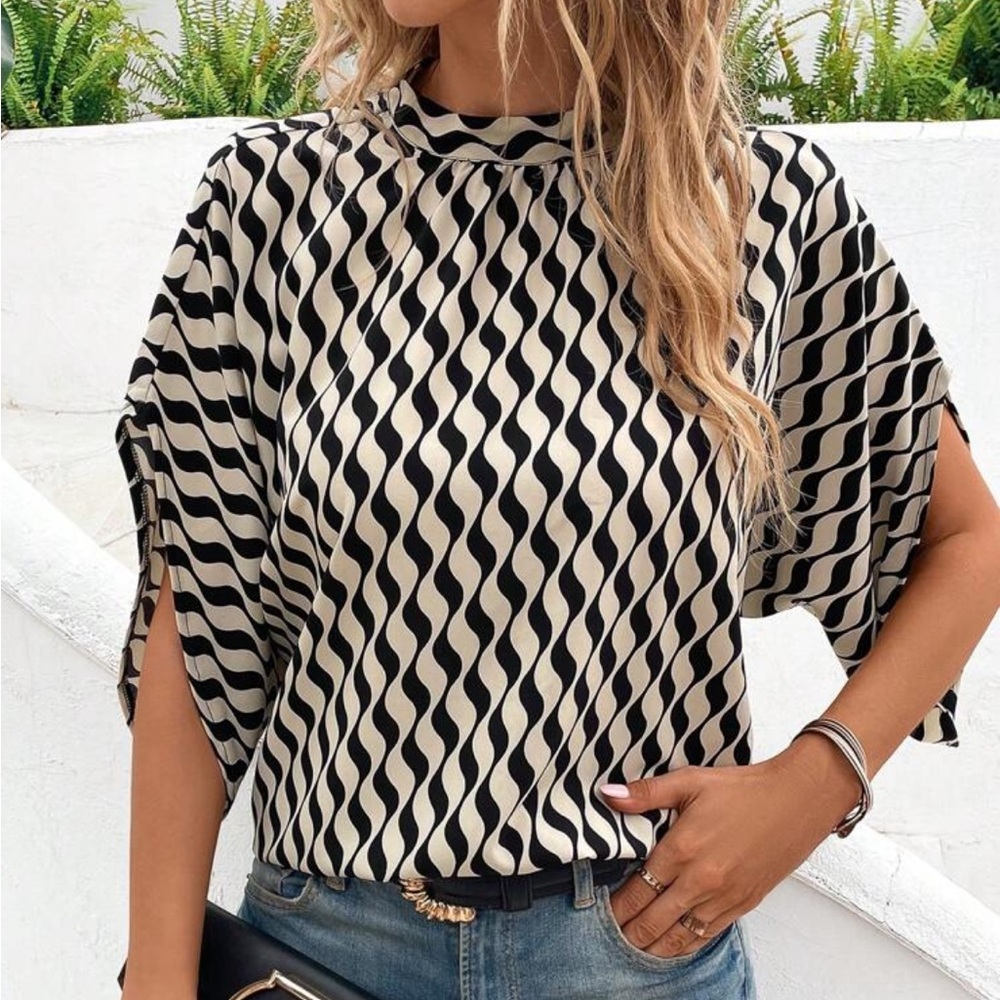 EMERY ROSE Allover Print Batwing Sleeve Mock Neck Blouse - Size XL (12)